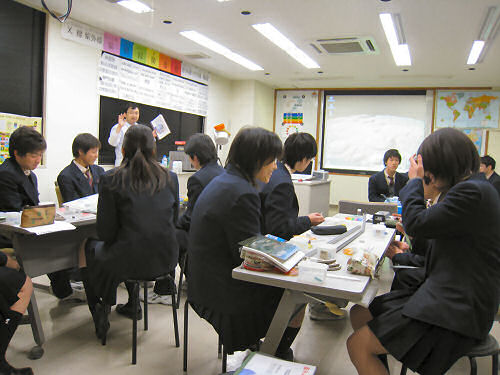 坂根弦太の出張講義・岡山理科大学附属高等学校