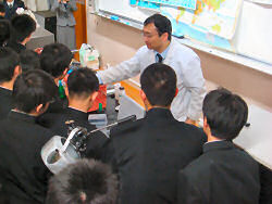 �⍪�����̏o���u�`�E���挧�����������w�Z