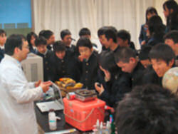 �⍪�����̏o���u�`�E���挧�����������w�Z